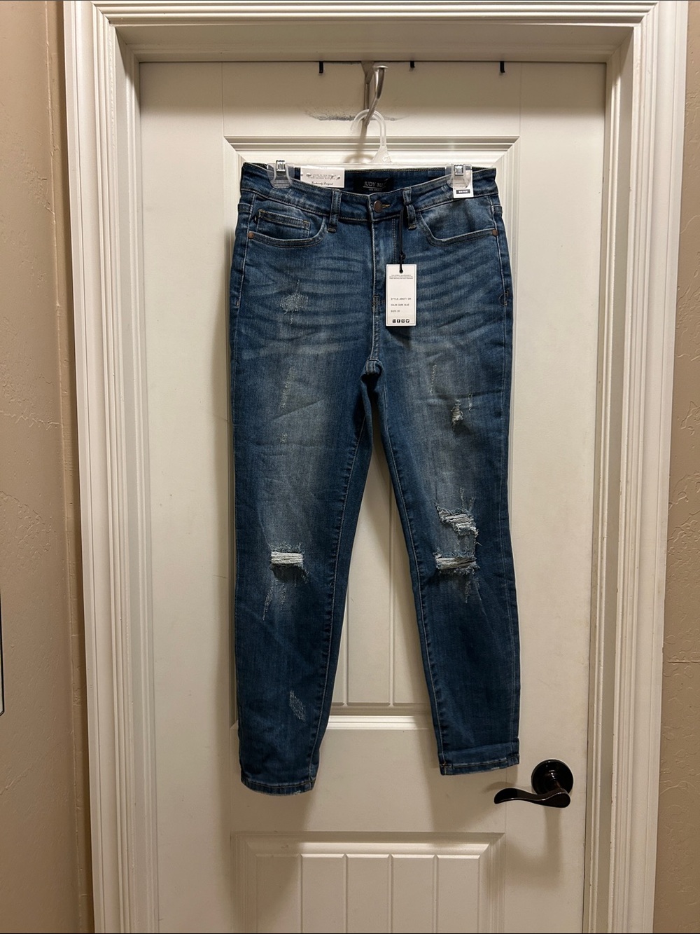 NWT Judy Blue Distressed 30 midrise  relaxed fit Jeans
